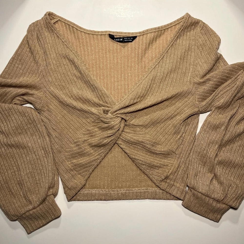 Ribbed twist front long sleeve crop top